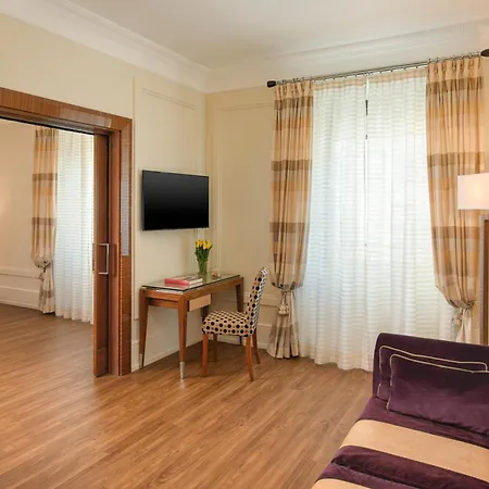 Deco Hotel