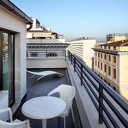 Deco Hotel