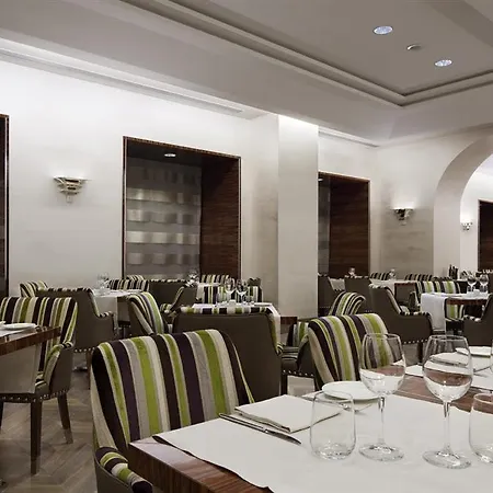 Deco Hotel 4*
